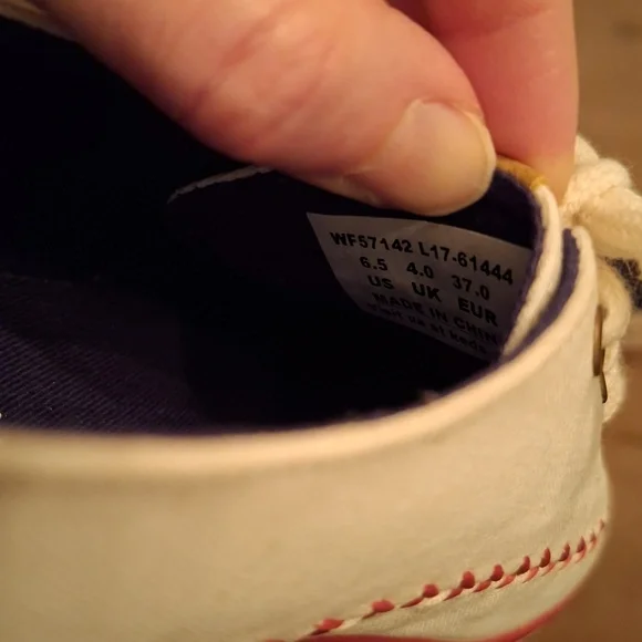 NWOT Keds & Toronto Blue Jays White Canvas Sneakers w/ Red Stitching (US 6.5) - Picture 9 of 9